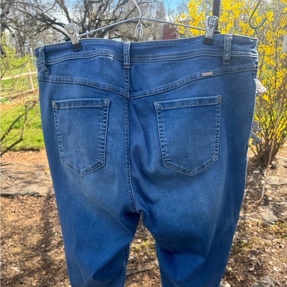 INC International Concepts Denim - INC International Concepts Medium Blue Cropped Boyfriend Jeans